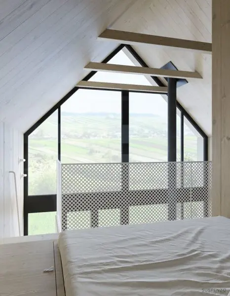 Pracownia architektoniczna Suspenzo projektuje domy na skraju lasu