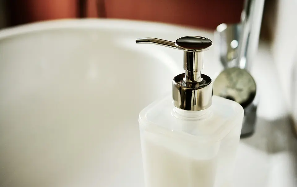 soap-dispenser-2337697_960_720