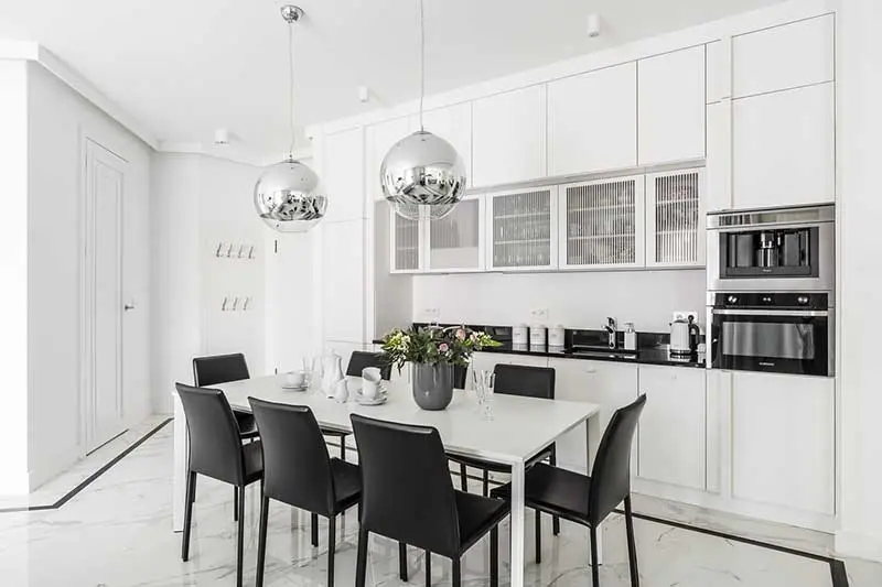 Nowoczesna kuchnia z domieszką glamour