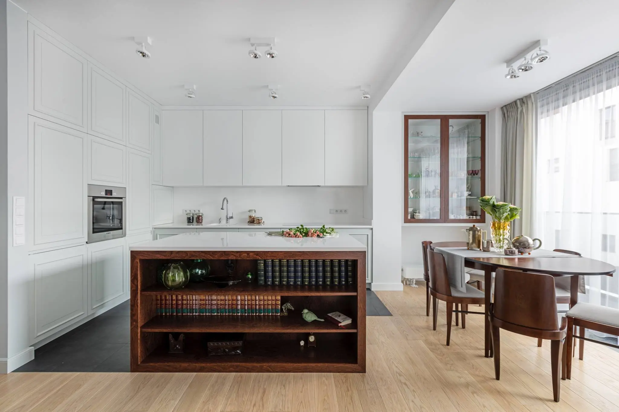 Apartament na artystycznym Żoliborzu | projekt OIKOI