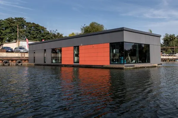 Pływający dom we Wrocławiu