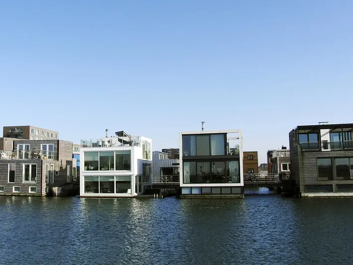 Domki na wodzie w Holandii