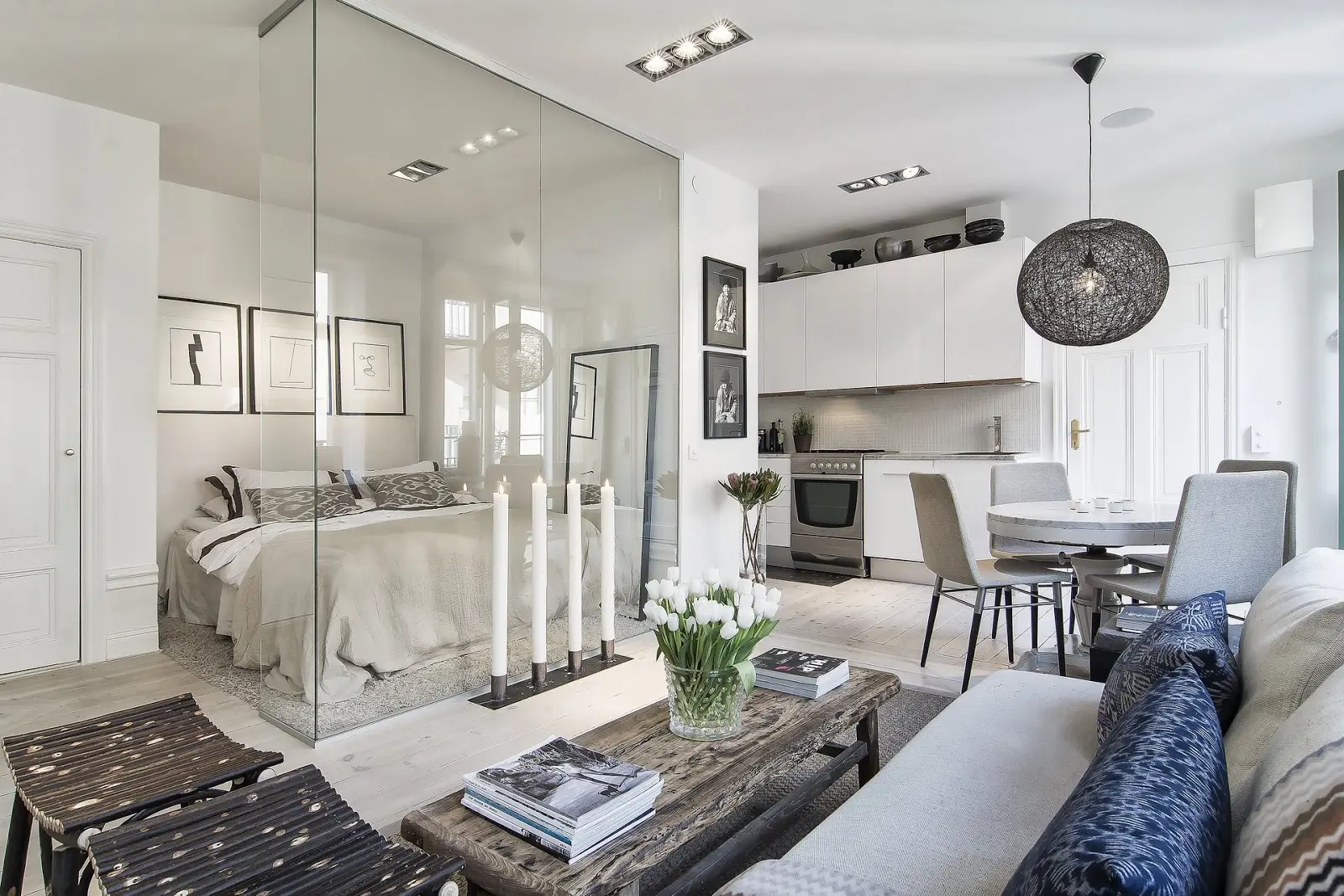 Kawalerka z przeszkleniami