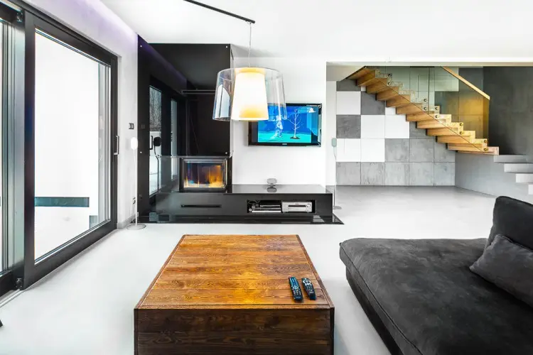 Nietypowy stolik kawowy w aranżacji salonu | proj. COCO Pracownia projektowania wnętrz