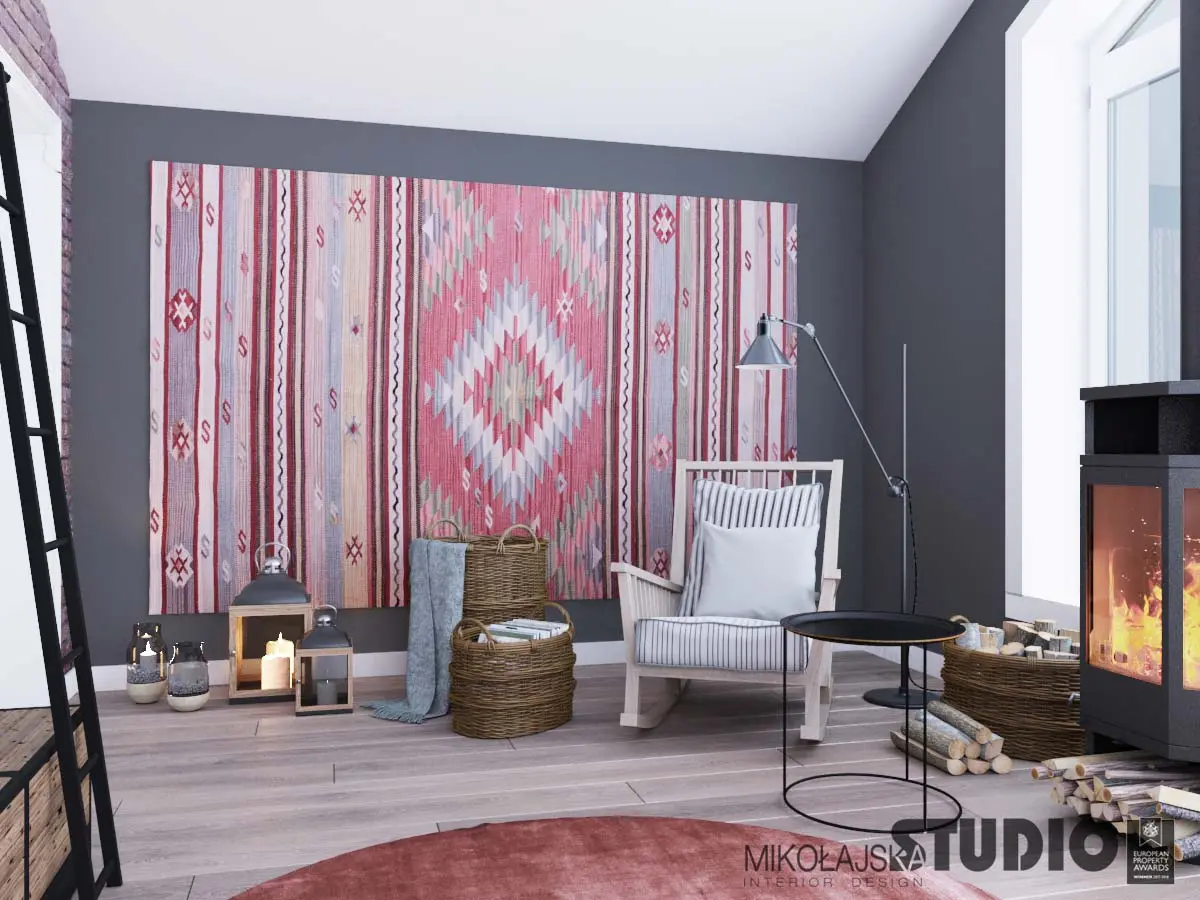 Projekt salonu w stylu boho z kominkiem | Mikołajska Studio
