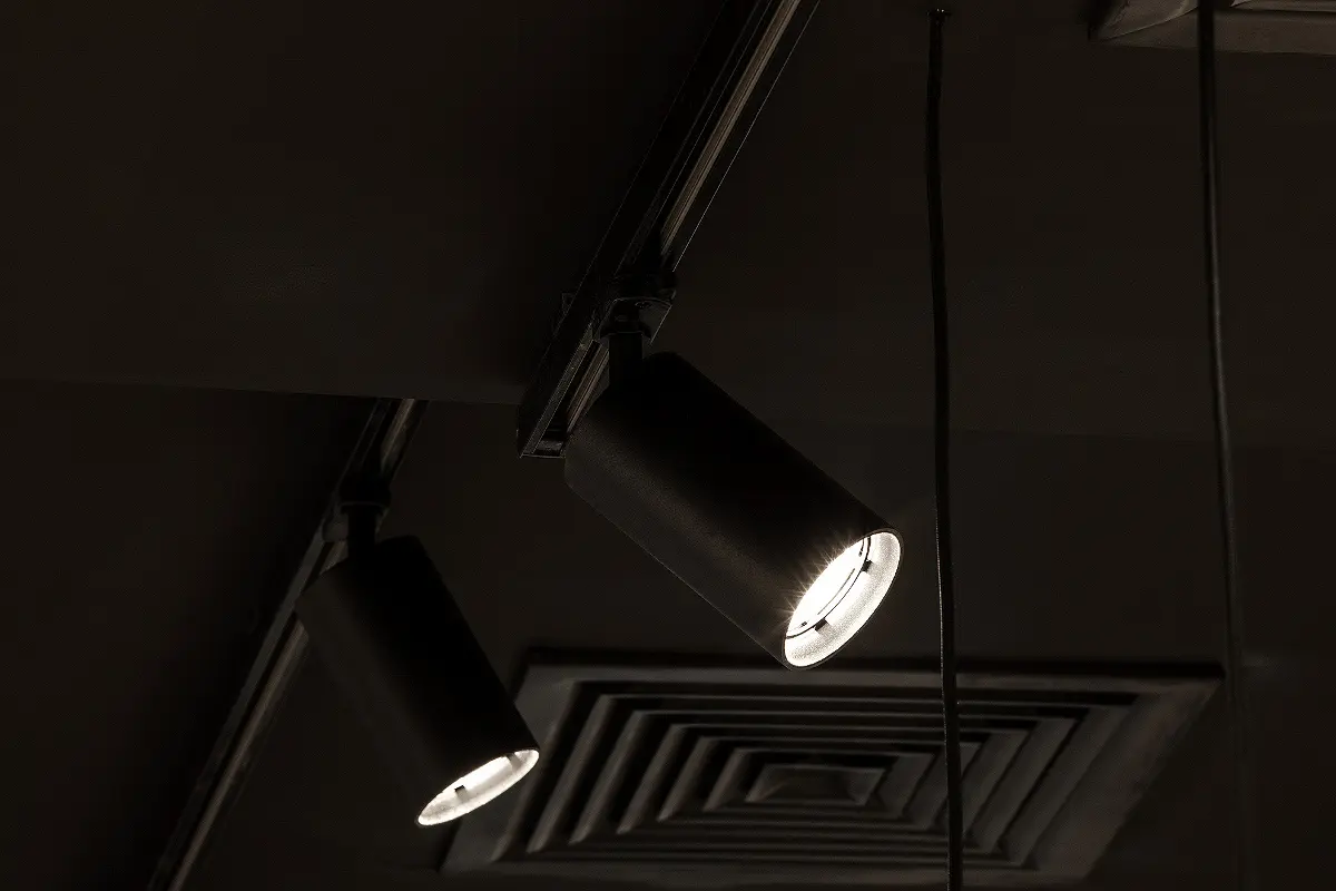 Oświetlenie marki SternLight w butiku Łukasza Jemioła (dostępne tylko w Internity Home i Prodesgine)