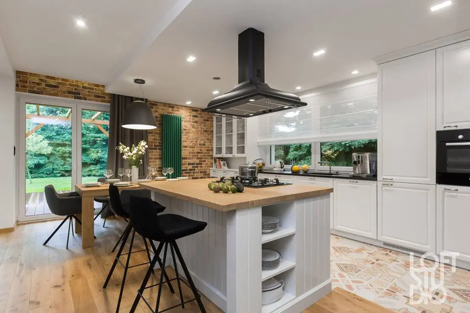 Akcent kolorystyczny w projekcie Ireny Lang z Loftstudio