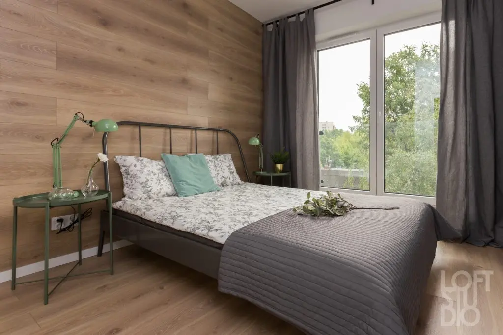 Drewno w sypialni wg. projektu Ireny Lang z Loftstudio