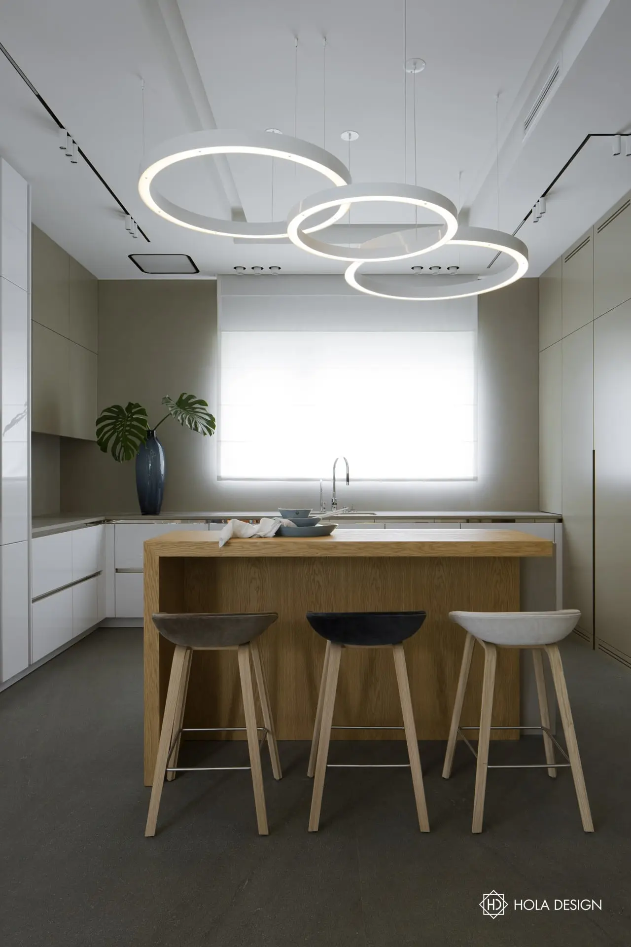 Kuchnia otwarta na salon i jadalnię, proj. Hola Design