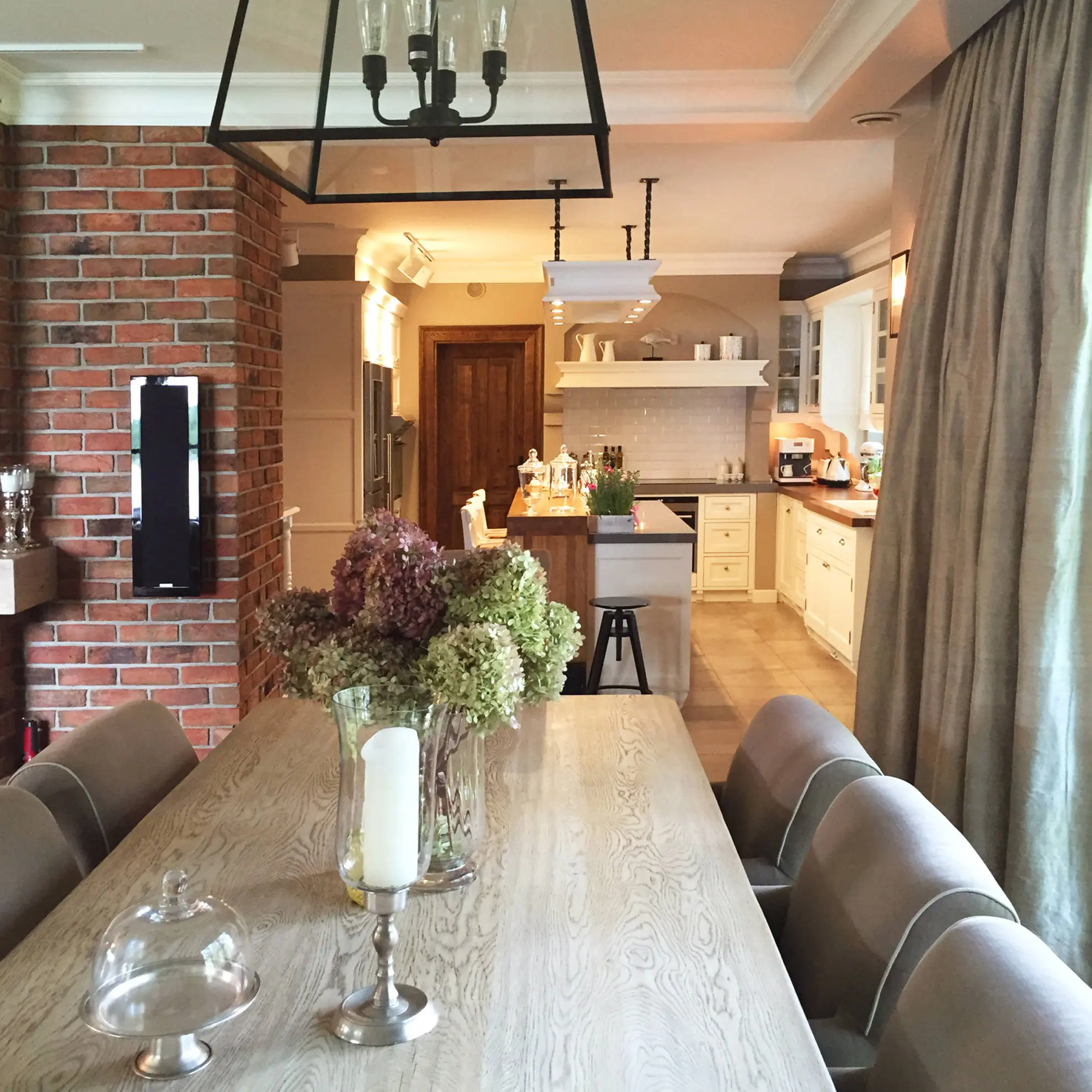 Ponadczasowy dom nad jeziorem | Proj. SAS