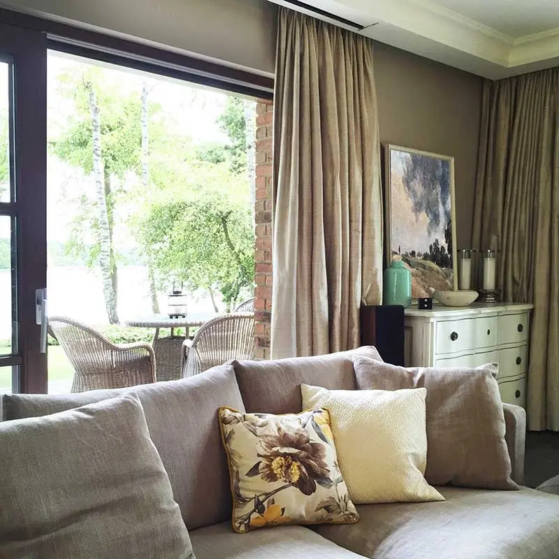 Ponadczasowy dom nad jeziorem | Proj. SAS