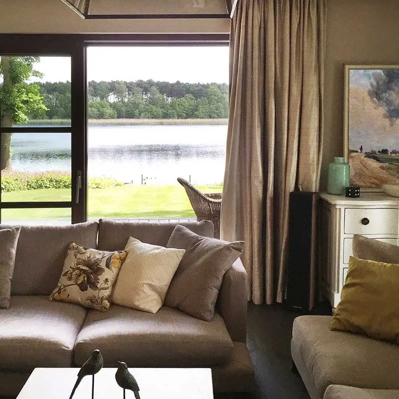 Ponadczasowy dom nad jeziorem | Proj. SAS