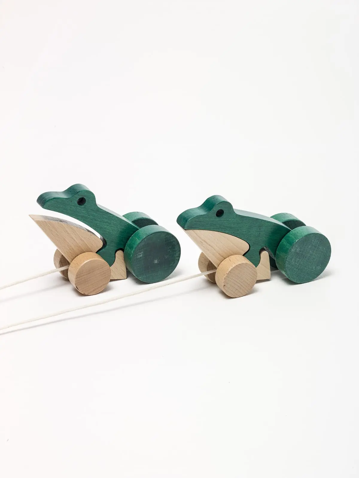 Zabawka „Żaba”, 1987, autorzy projektu: Małgorzata Małolepszy, Wojciech Małolepszy; pierwsza produkcja: Studio MP; produkcja wznowiona: Fundacja Rozwoju Przedsiębiorczości Społecznej „Być Razem”