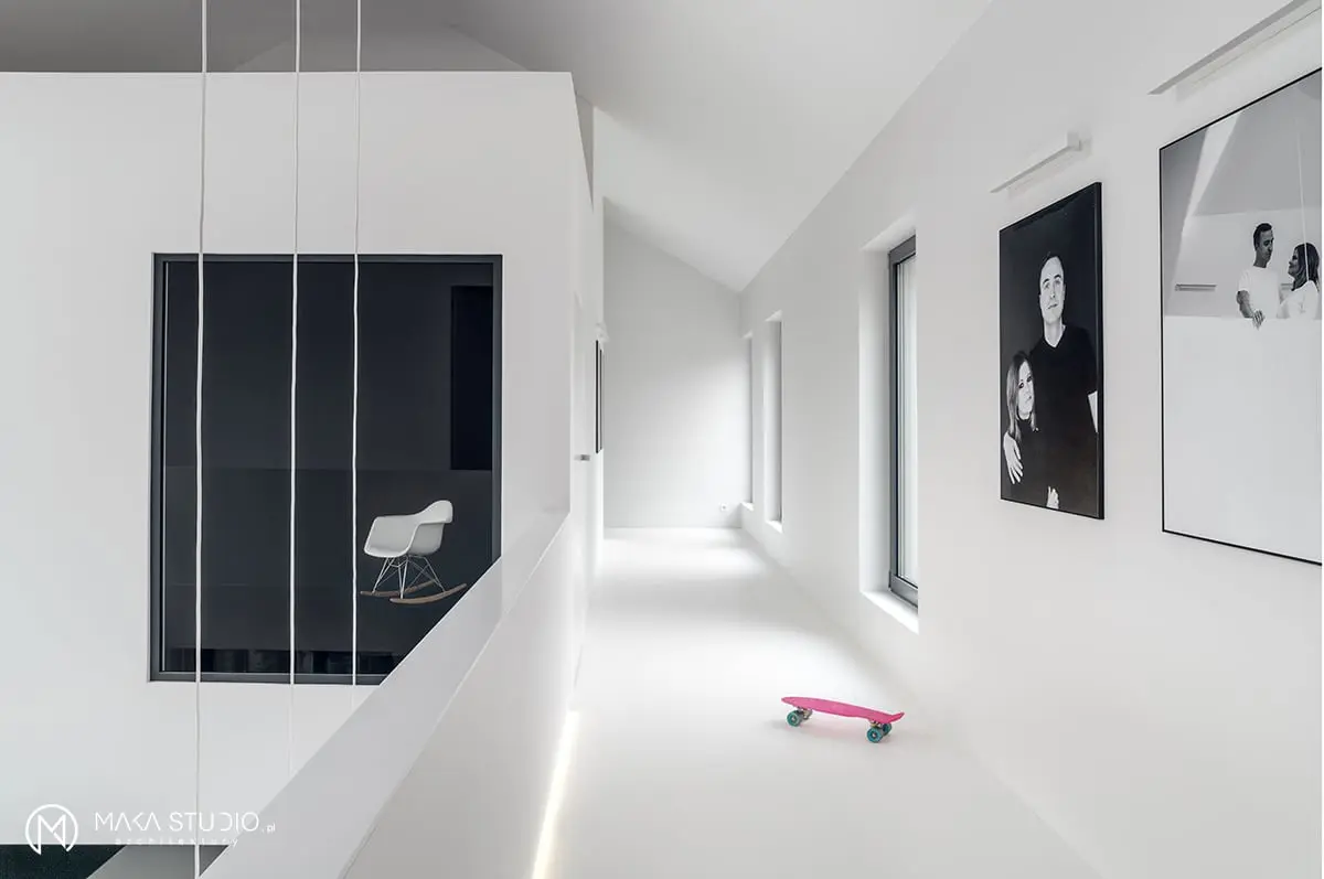 Dom w klimacie black & white | proj. MAKA.STUDIO, photo: Tom Kurek