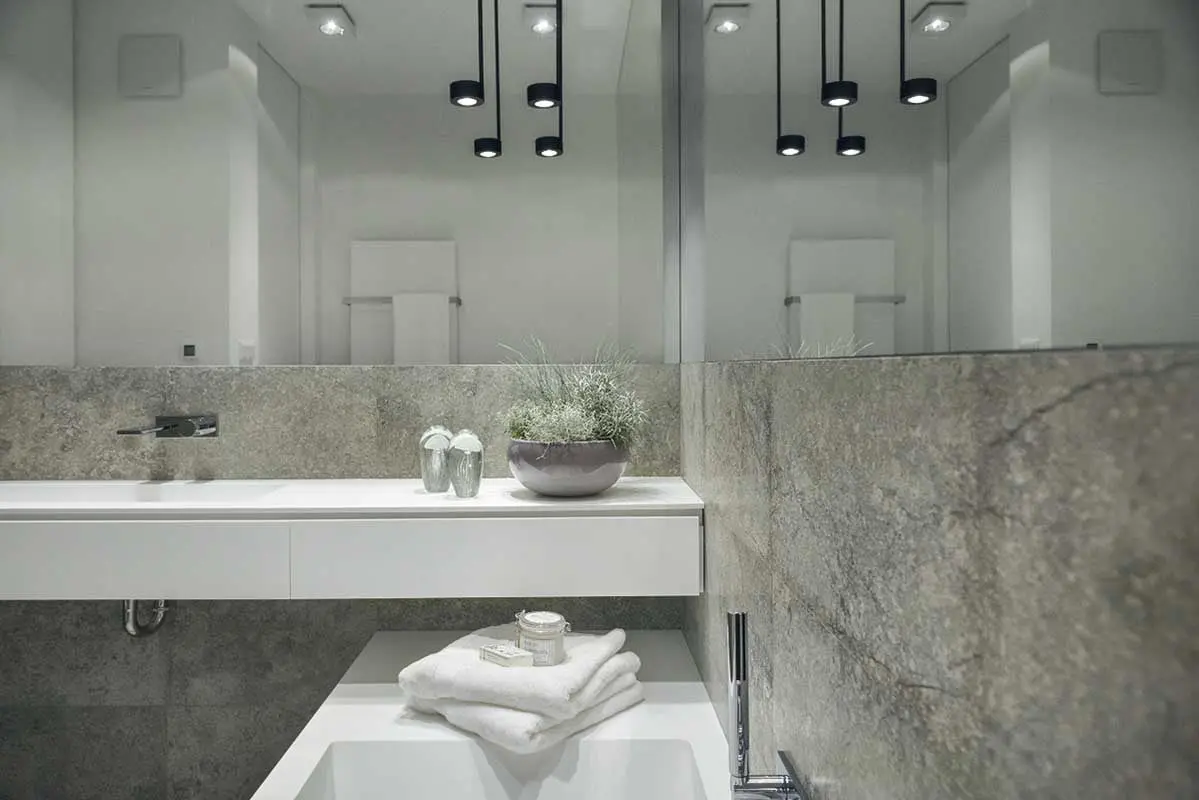 Szara łazienka | proj. LOFT Magdalena Adamus, photo: Tom Kurek