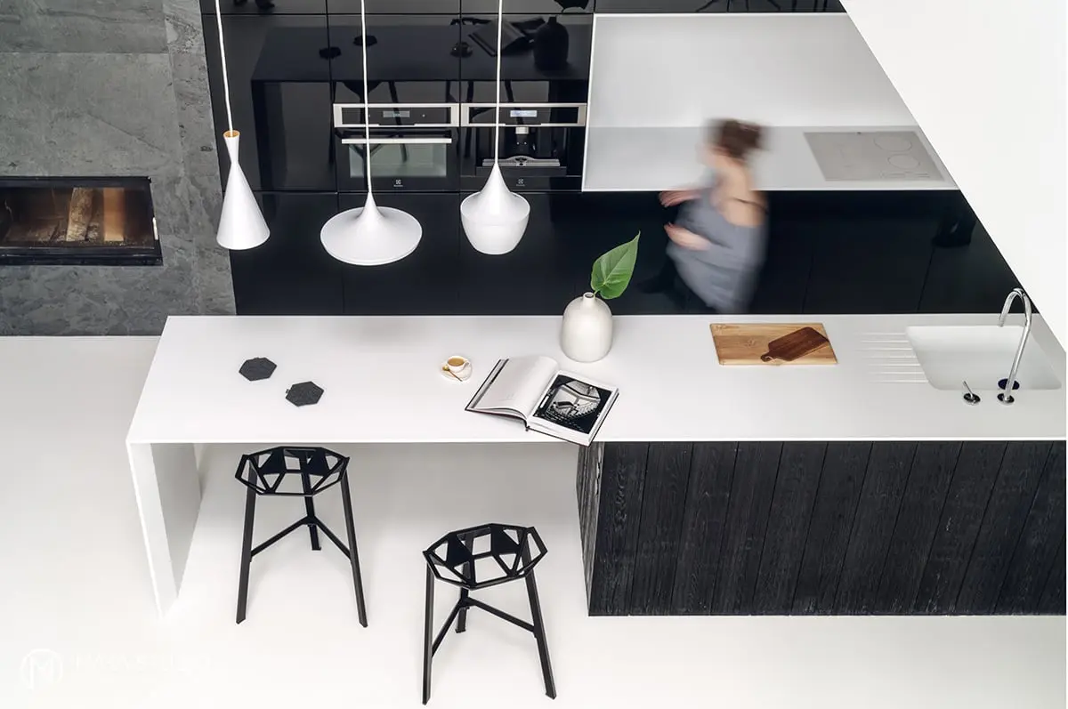 Dom w klimacie black & white | proj. MAKA.STUDIO, photo: Tom Kurek