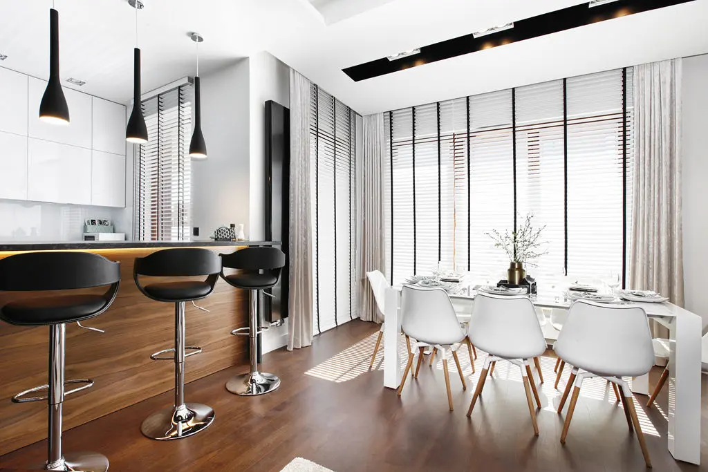 Zadbajcie o odpowiednie oświetlenie kluczowych elementów w kuchni, tj. blat, stół i wyspa (Flow Interiors)