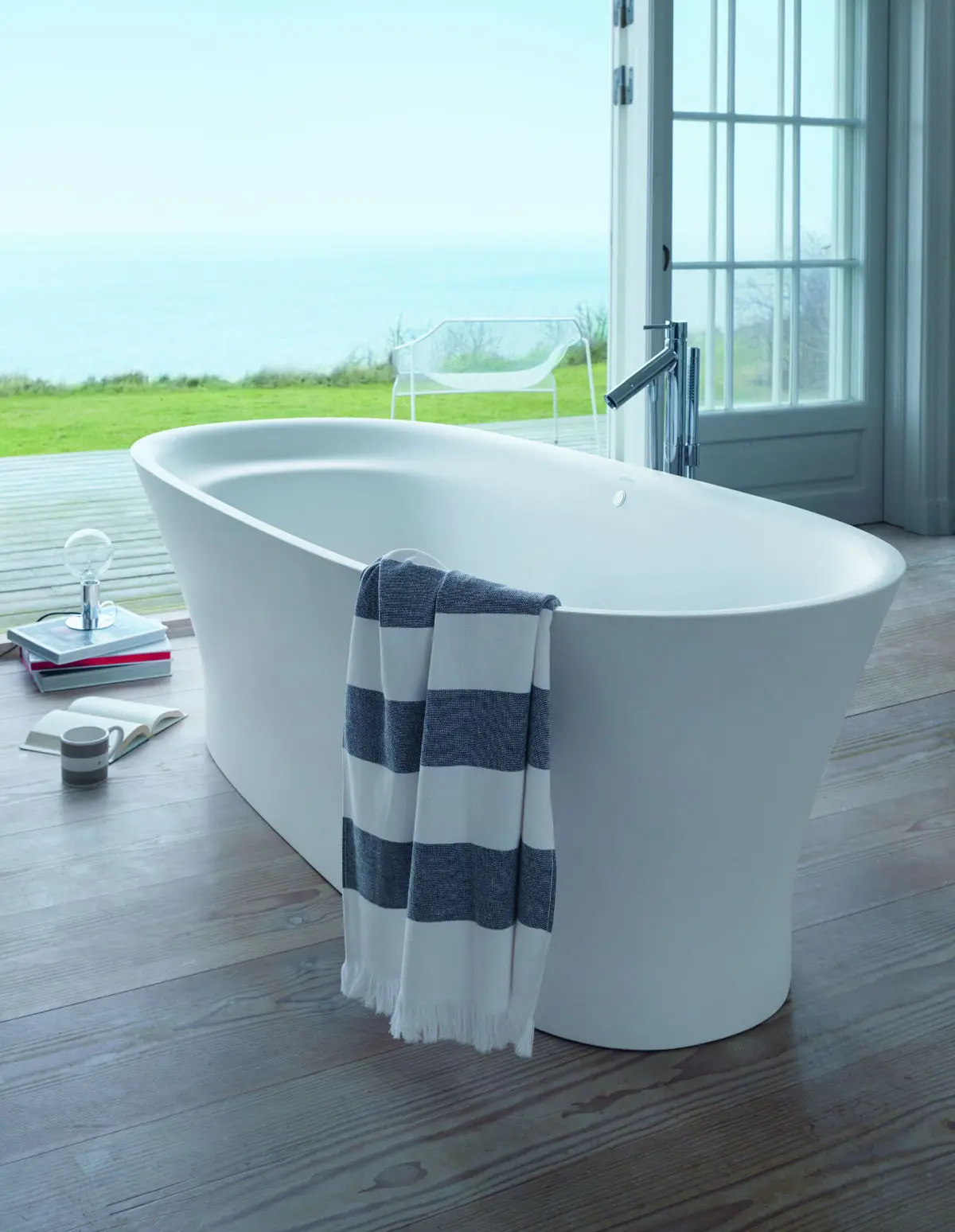 Wanna wolno stojąca Cape Cod to dzieło Philippe Starcka dla marki Duravit