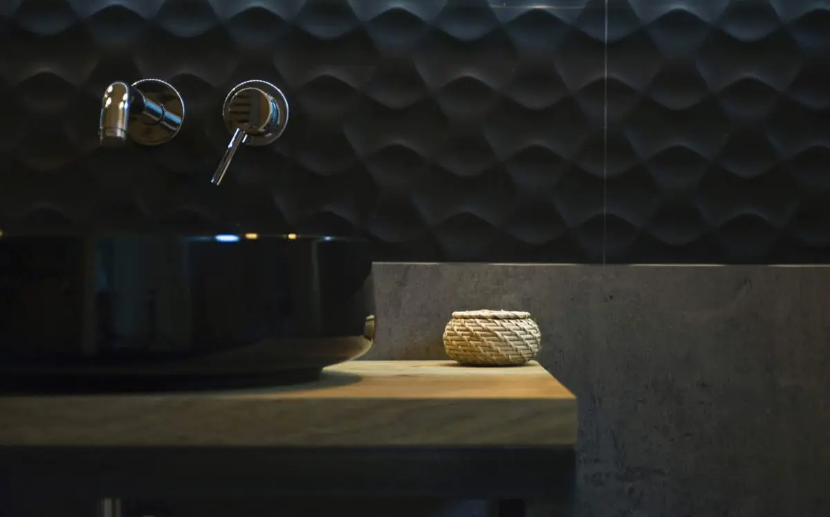 Mroczna łazienka | proj. Miśkiewicz Design