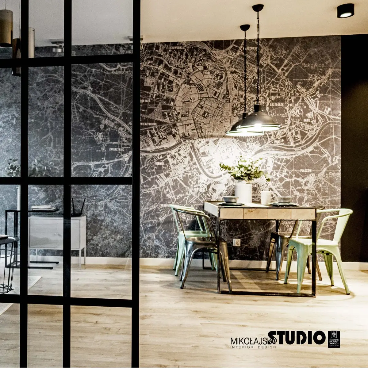 Oryginalny loftowy salon, proj. Mikołajska Studio