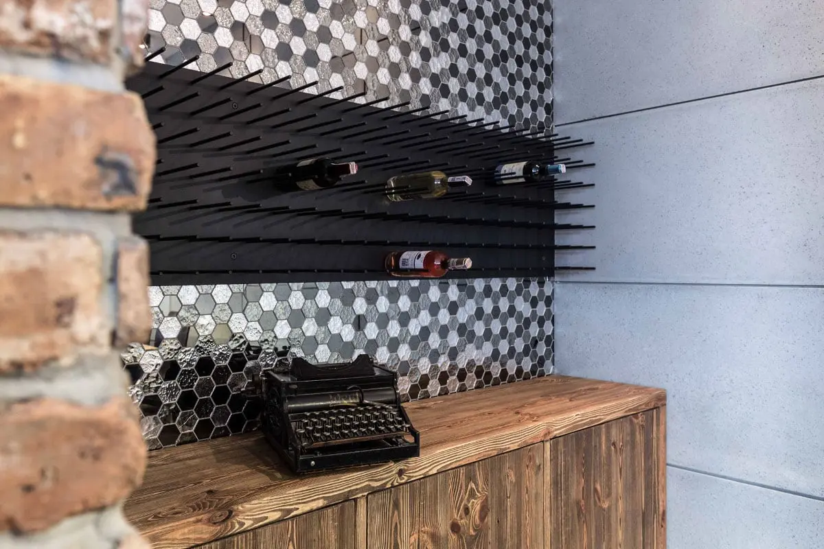 Oryginalne miejsce do przechowywania wina | proj. One Design (Katarzyna Barbella-Aponte)