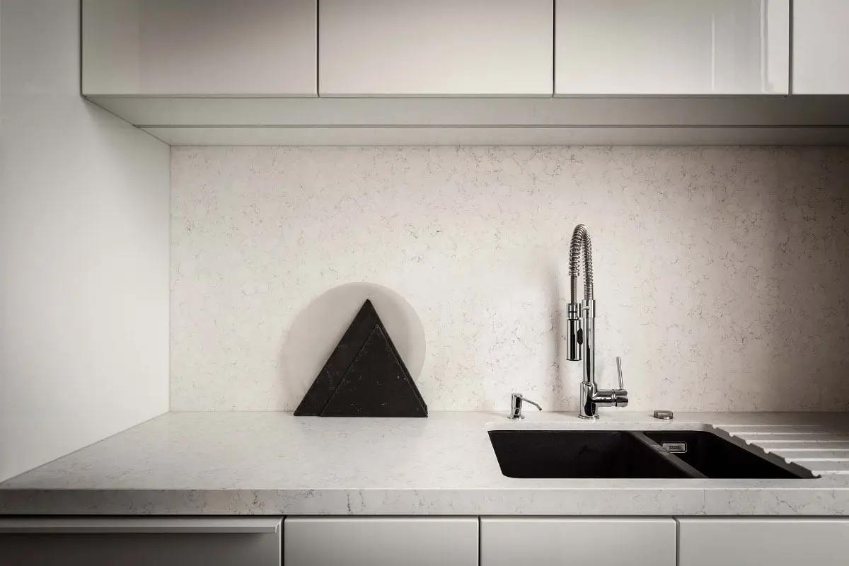 Minimalistyczna kuchnia | proj. One Design (Katarzyna Barbella-Aponte)