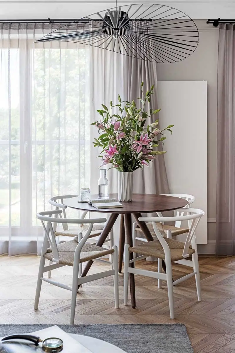 Jadalnia w skandynawskim stylu | proj. JT Grupa, photo: Alexandra Dermont Ayuko Studio