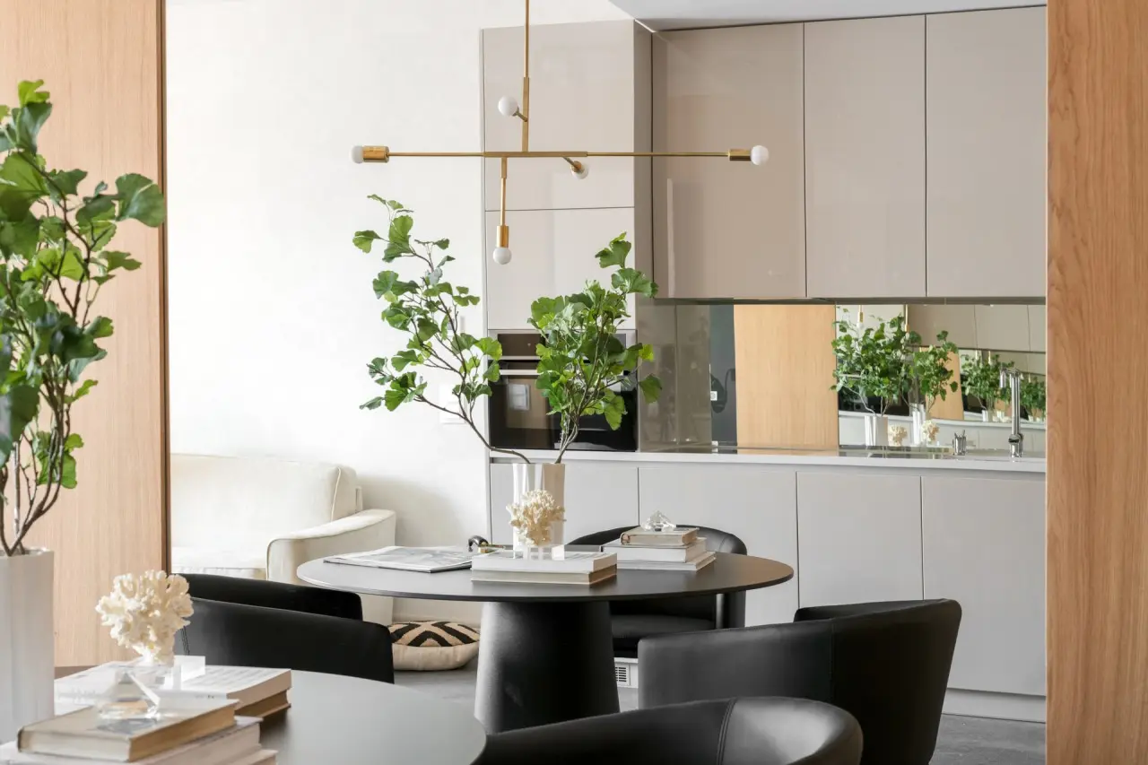 Złoto w prostej formie (proj. Finchstudio)