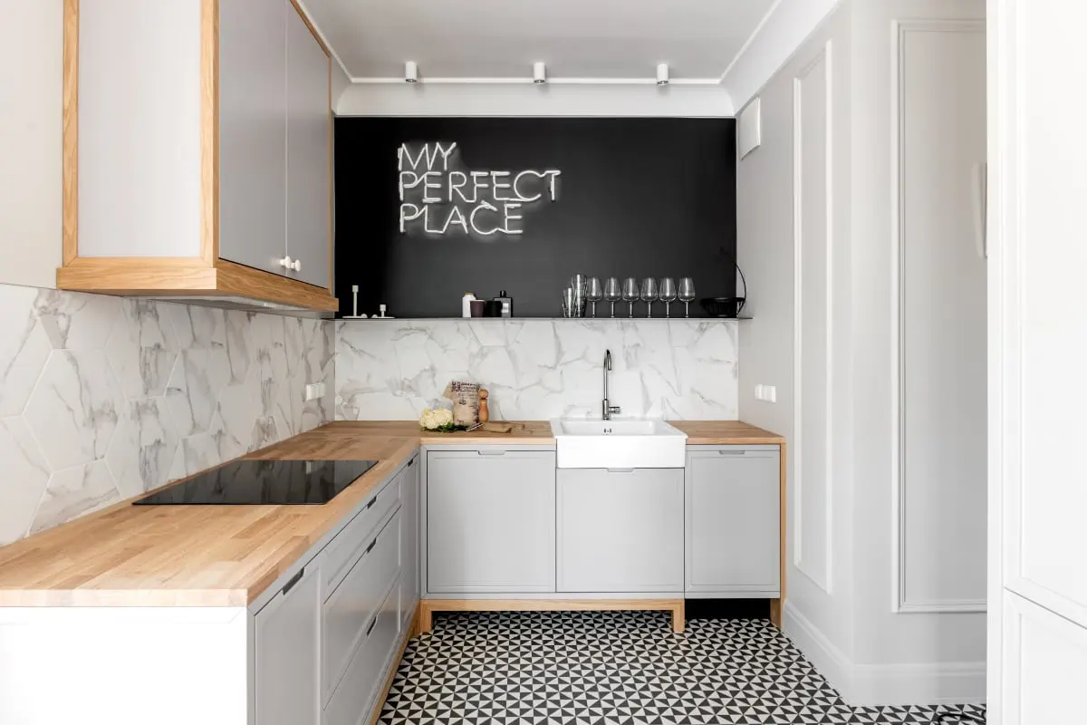 Szara kuchnia w skandynawskim stylu | proj. JT Grupa, photo: Alexandra Dermont Ayuko Studio