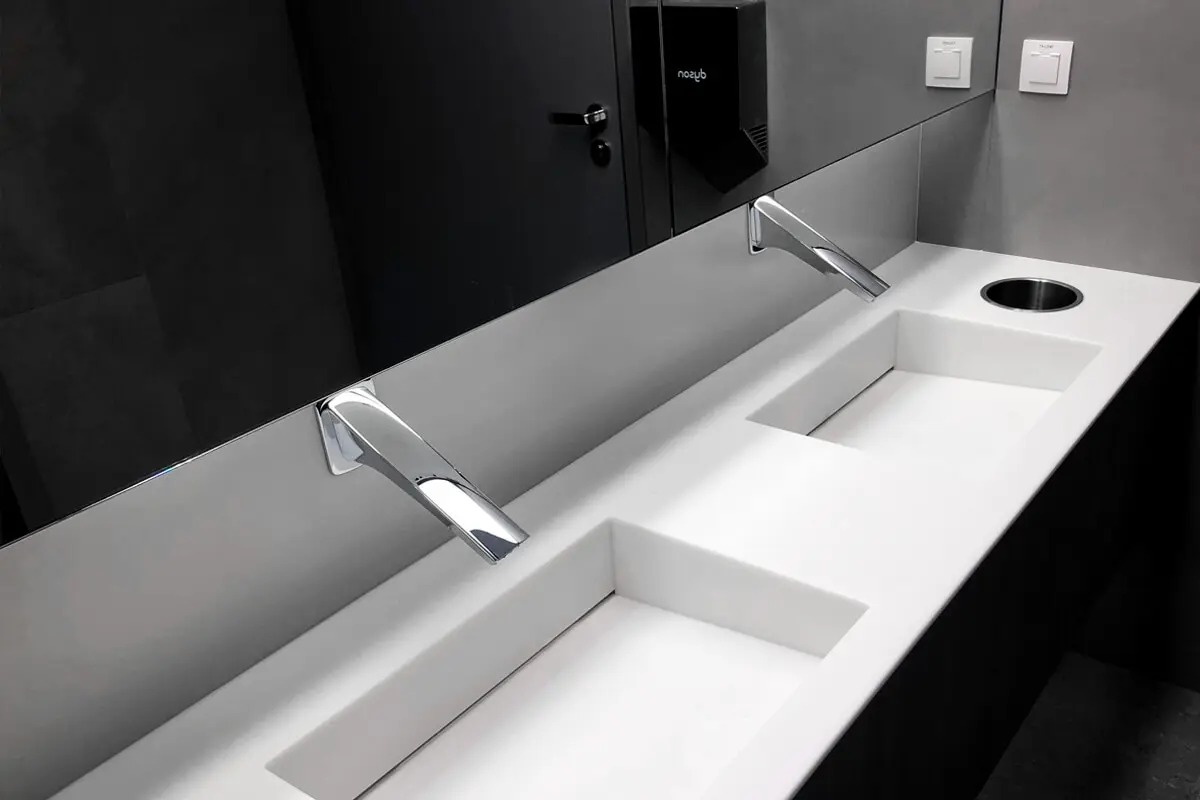 Jedna z łazienek w budynku Villa Metro