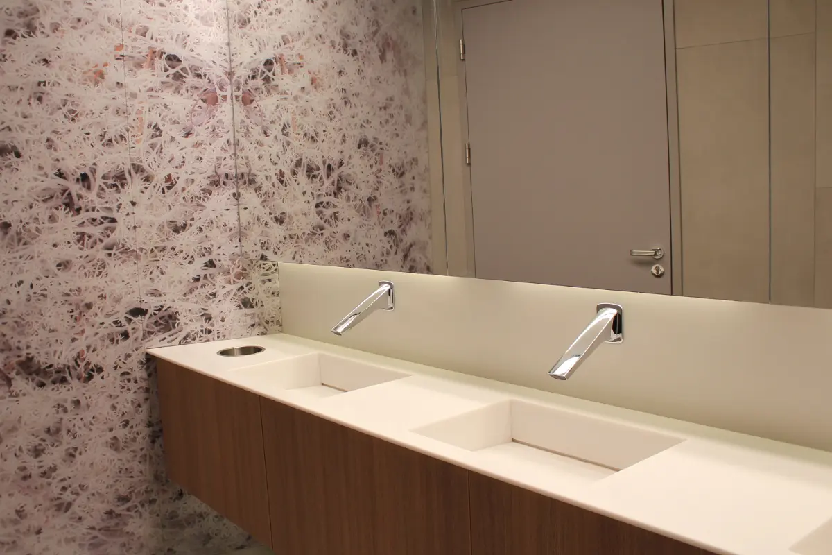 Jedna z łazienek w budynku Villa Metro