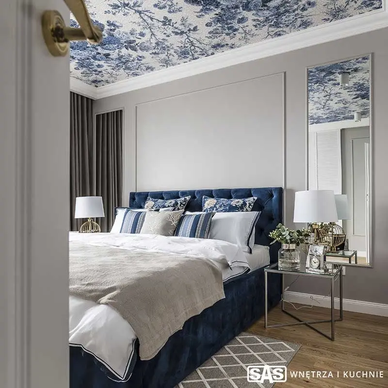 Sypialnia z akcentem na sufit | proj. SAS Wnętrza i Kuchnie