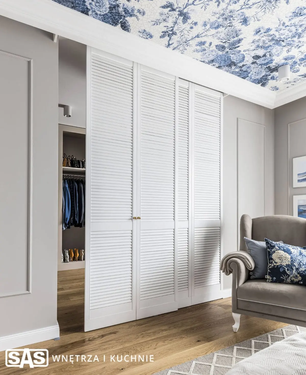 Sypialnia z akcentem na sufit | proj. SAS Wnętrza i Kuchnie