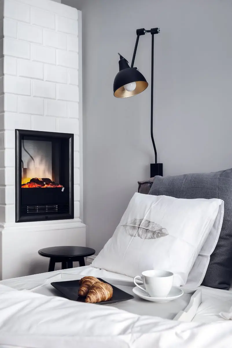Piec kaflowy w sypialni | proj. luumo.