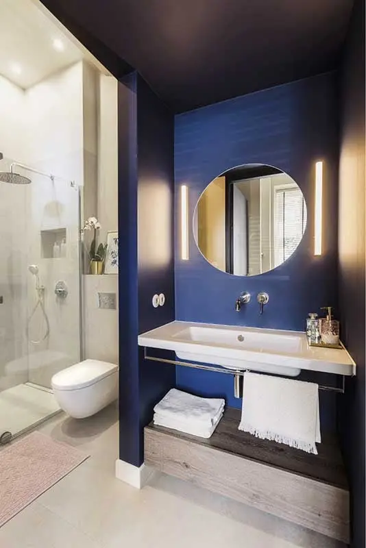 Łazienka z niebieskim akcentem | proj. luumo.