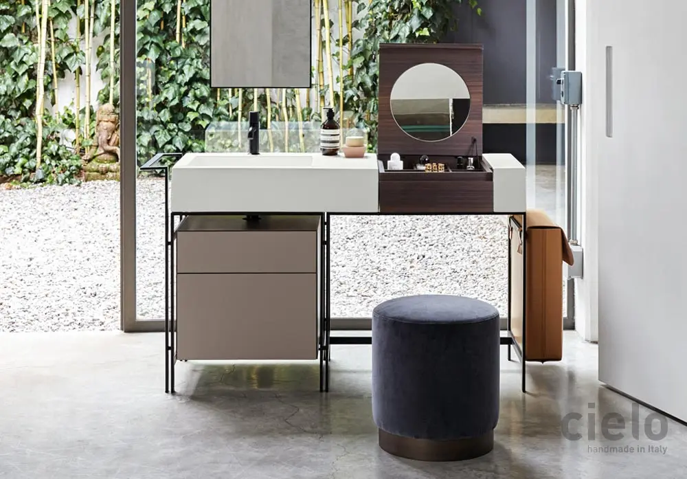 Umywalka i toaletka w jednym Narciso (design A. Parisio, G. Pezzano) – dostępna w naszych showroomach