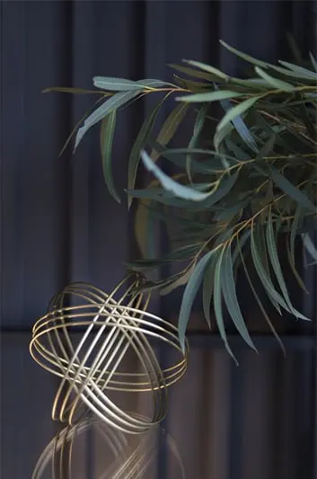 Złote dekoracje w domu | proj. Studio LOKO(zdjęcie: Magdalena Płoszaj)