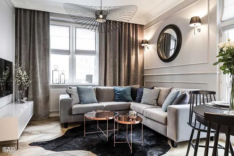 Miedziane dodatki w salonie | proj. SAS Wnętrza i Kuchnie