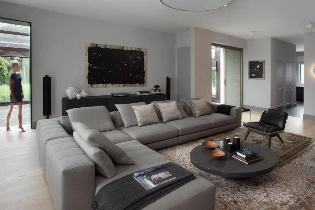 Letnisko pośród hortensji