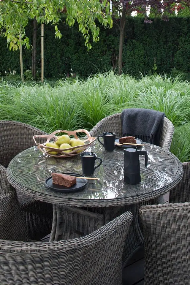 Letnisko pośród hortensji