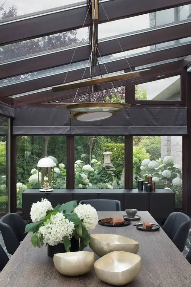 Letnisko pośród hortensji