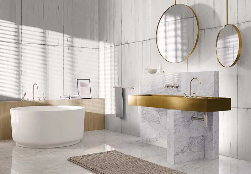 Łazienka ze złotą armaturą Dornbracht