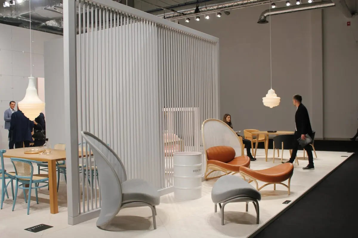 TON i prezentacja fotela Chips (meble dostępne w naszych showroomach)