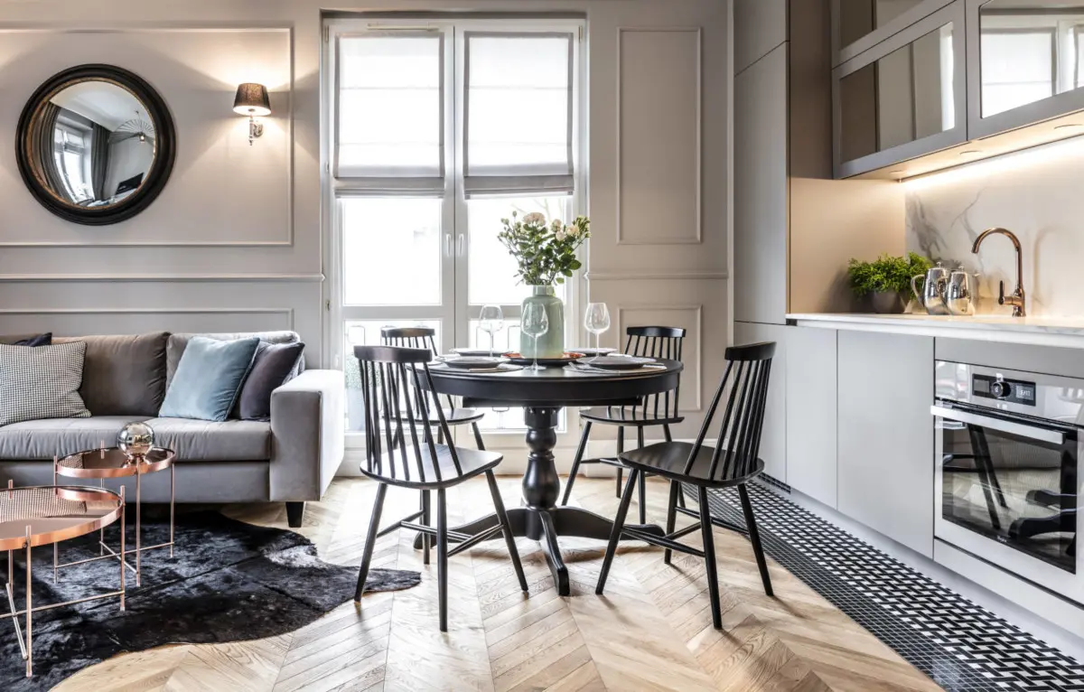 Salon z kuchnią w 36 – metrowym mieszkaniu | proj. SAS Wnętrza i Kuchnie