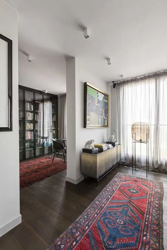 Stylowe dywany w mieszkaniu wg. projektu Patrycji Dmowskiej