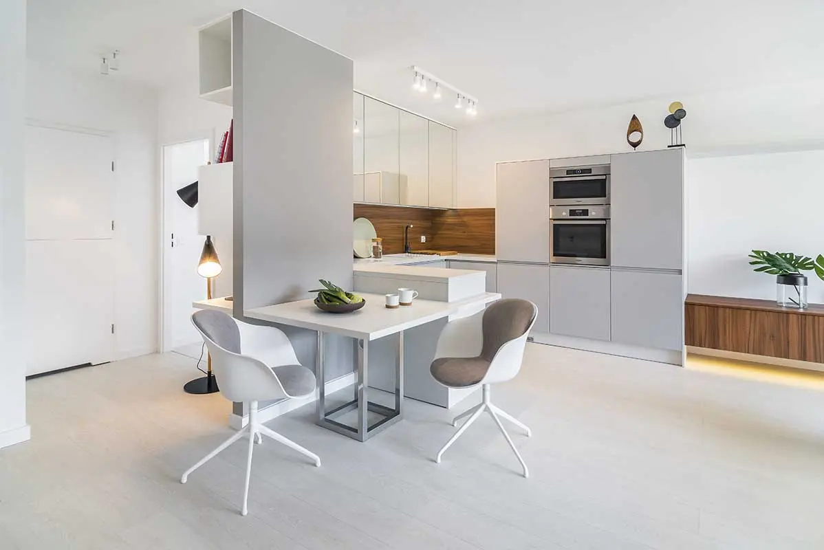 Jadalnia z funkcjonalnym stołem