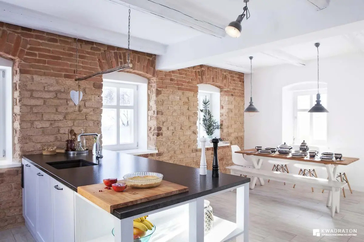 Zapierająca dech w piersiach metamorfoza domu z 1905 roku [Metamorfoza Tygodnia]