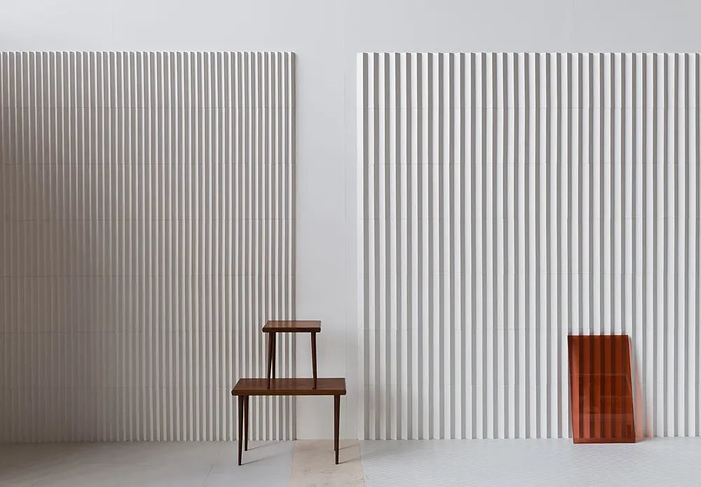 Stwórz kontrast powierzchni dzięki płytkom MUTINA z kolekcji ROMBINI