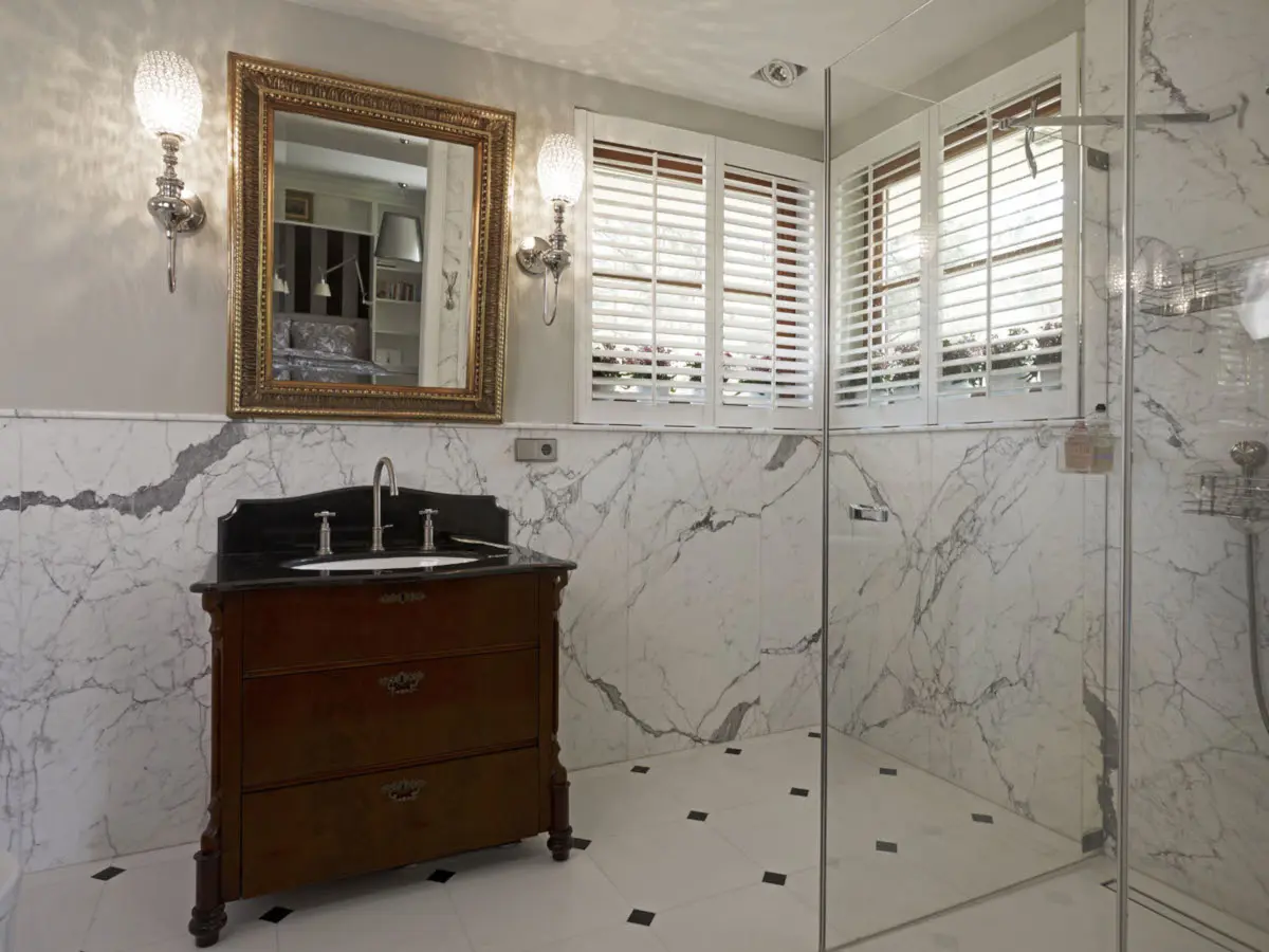 Szafka w retro klimacie w łazience | proj. Agnieszka Pudlik