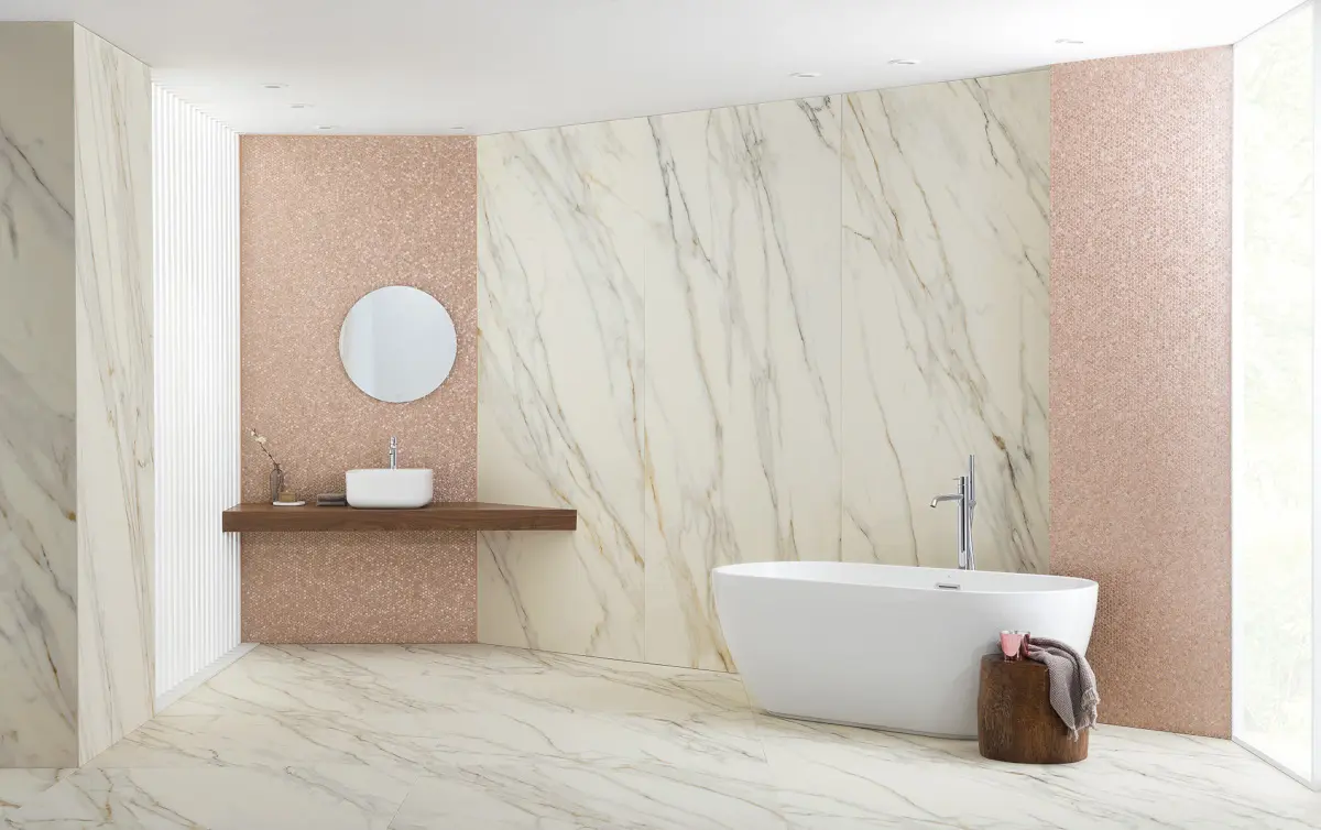 X Light Premium Gold – piękna aranżacja łazienki z płytkami wielkoformatowymi i mozaiką Gold Rose